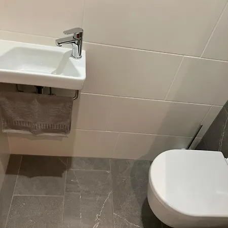 兰德豪斯佛迪尔酒店 公寓 *
